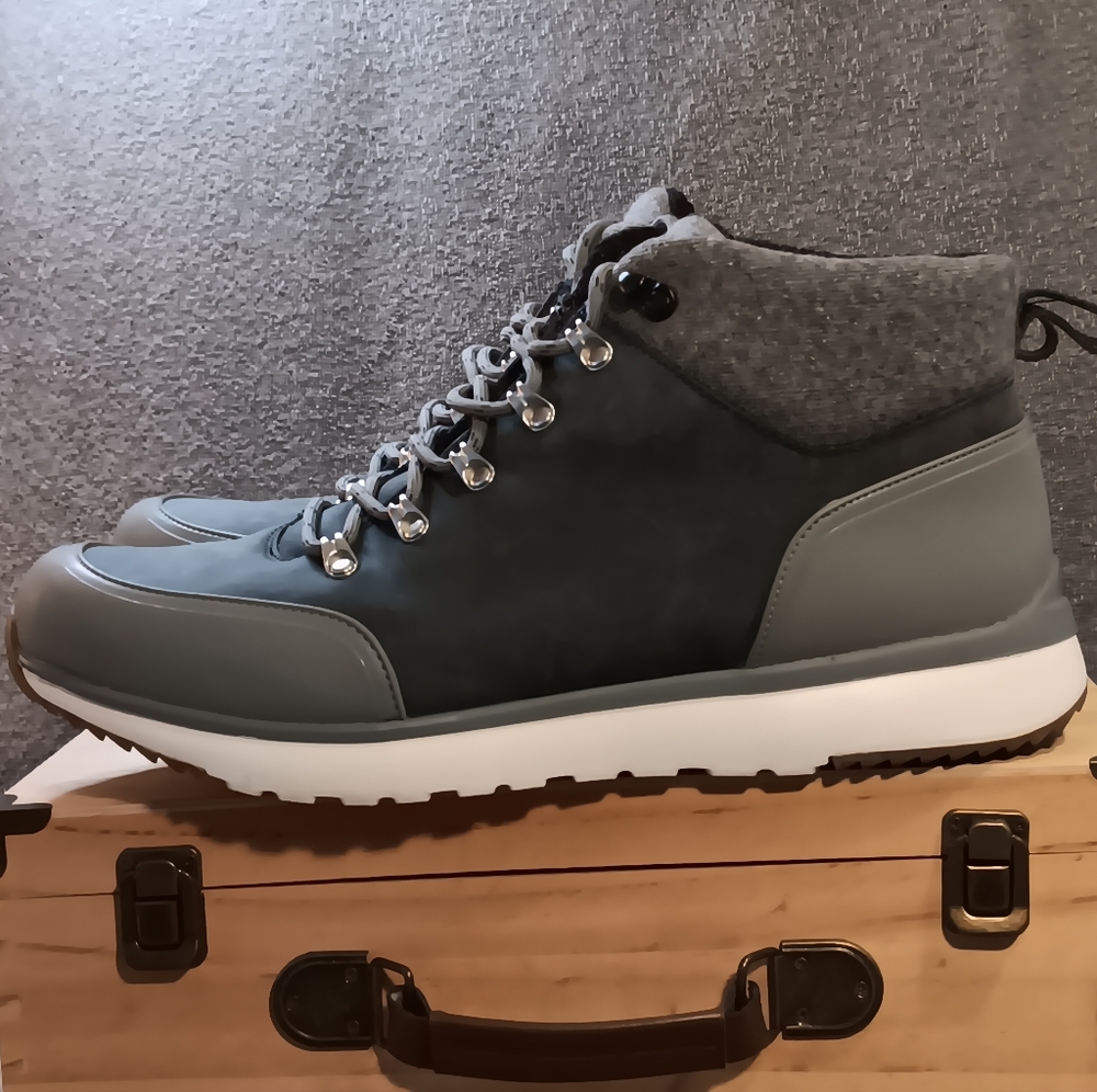 UGG Men's Olivert Hiker Boots, Size 13